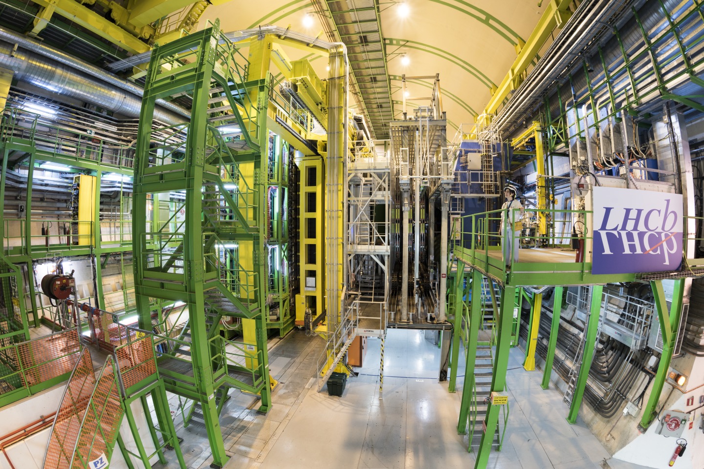 Virtual Visit to LHCb Detector Thumbnail